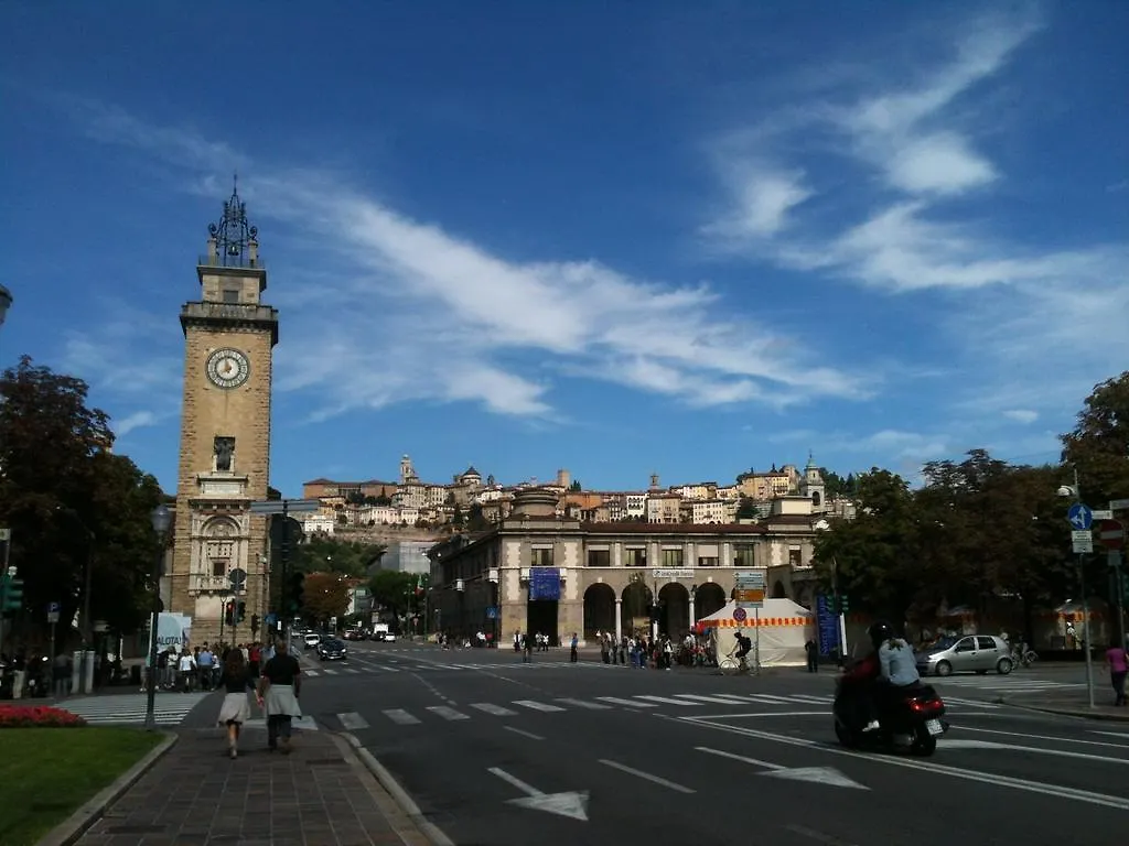 Fleur De Lis Plaza Bed & Breakfast Bergamo