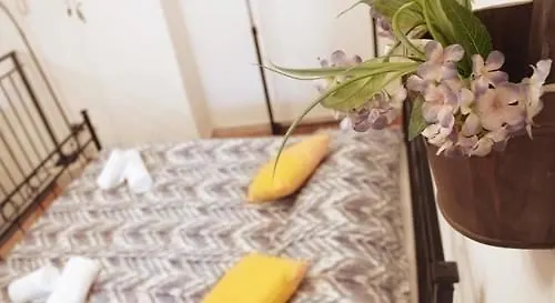 Fleur De Lis Plaza Bed & Breakfast Bergamo Italy
